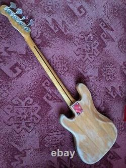 Vintage fretless Bass Guitar with Maple neck