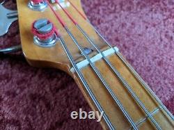 Vintage fretless Bass Guitar with Maple neck