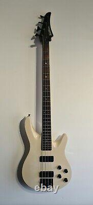 Washburn Axxess XS-8 Bass Guitar