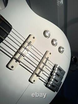 YAMAHA RBX4 A2 White Bass Guitar