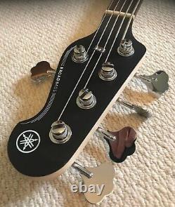 Yamaha BB235BL 5 String BroadBass Black